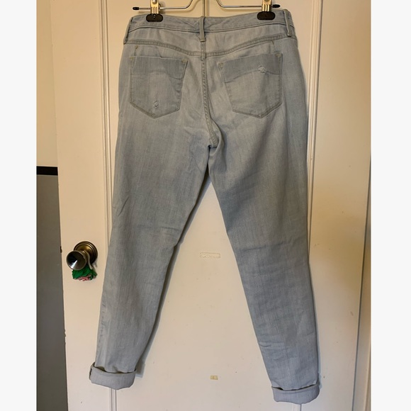 👖 Distressed Light Wash Mid-Rise Jeans - Picture 2 of 2
